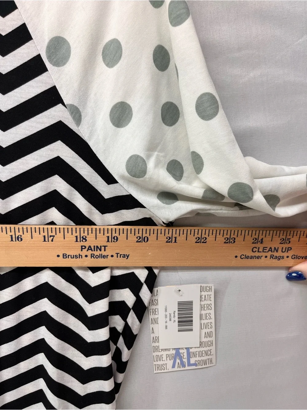 LuLaRoe Randy Black & White Chevron Raglan Tunic with Polka Dot Sleeves - Picture 5 of 6